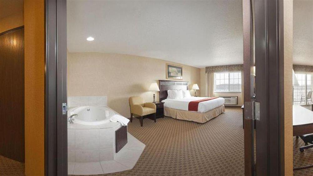 Holiday Inn Express Le Claire Riverfront-Davenport By Ihg Bagian luar foto