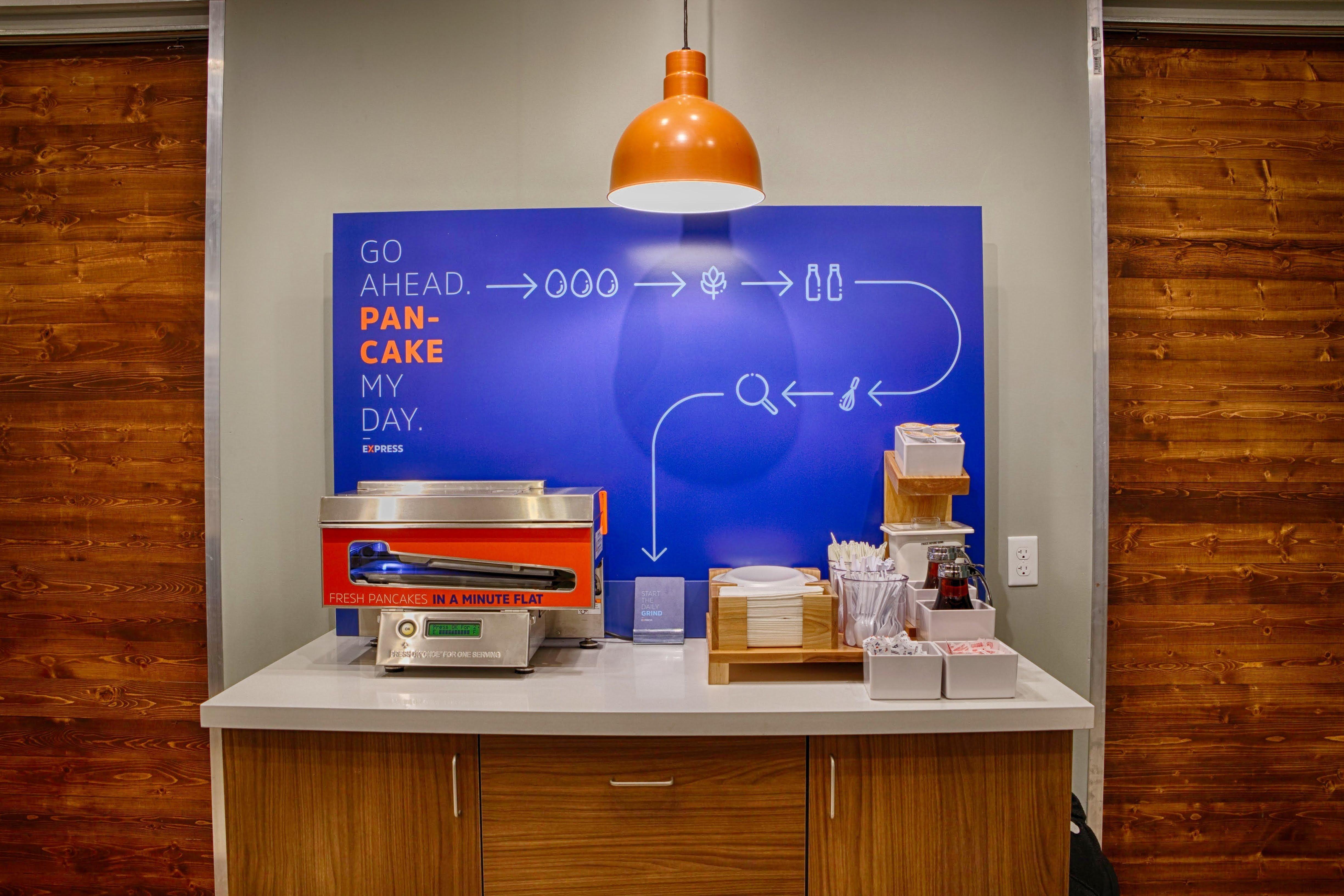Holiday Inn Express Le Claire Riverfront-Davenport By Ihg Bagian luar foto