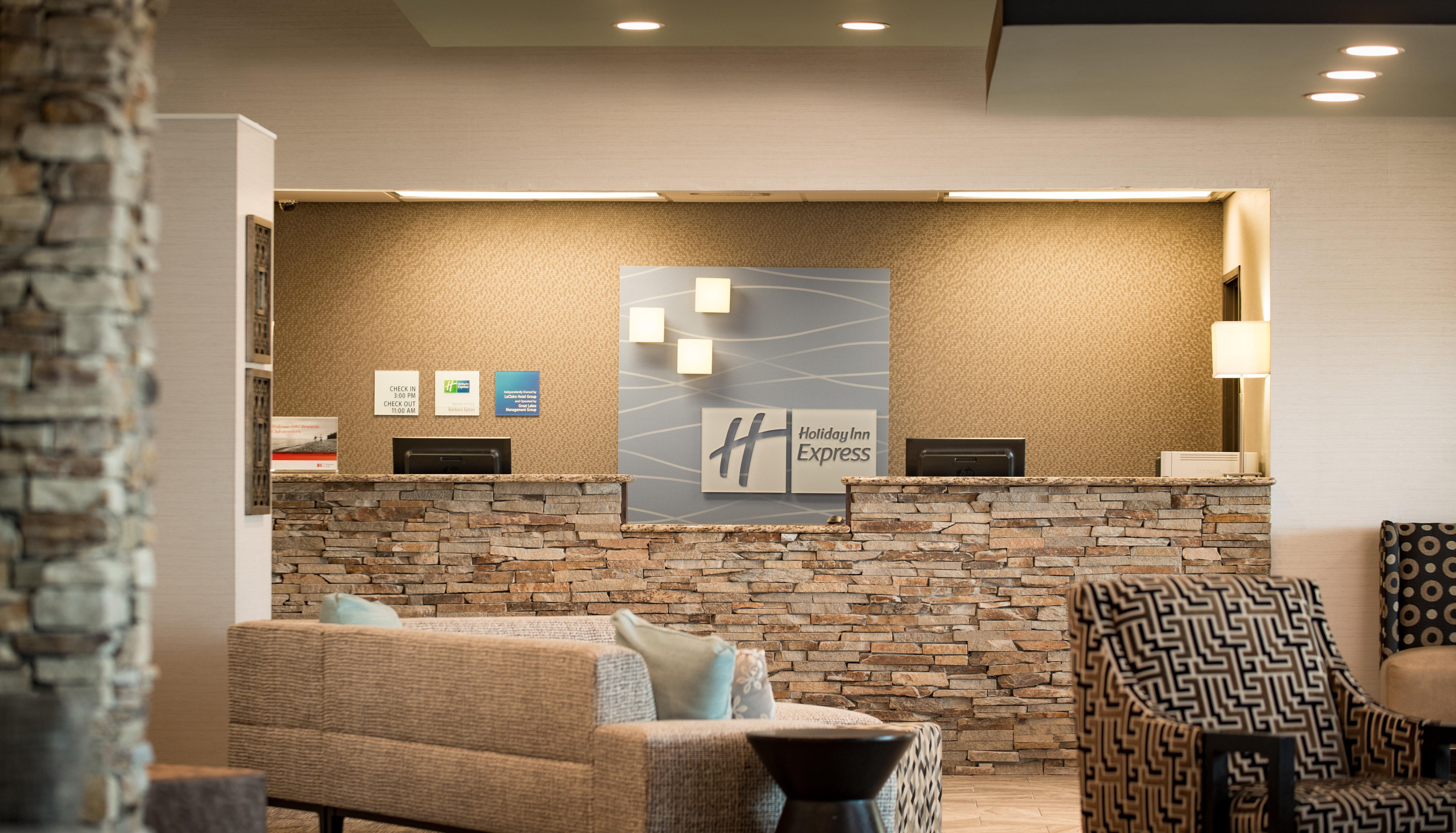 Holiday Inn Express Le Claire Riverfront-Davenport By Ihg Bagian luar foto