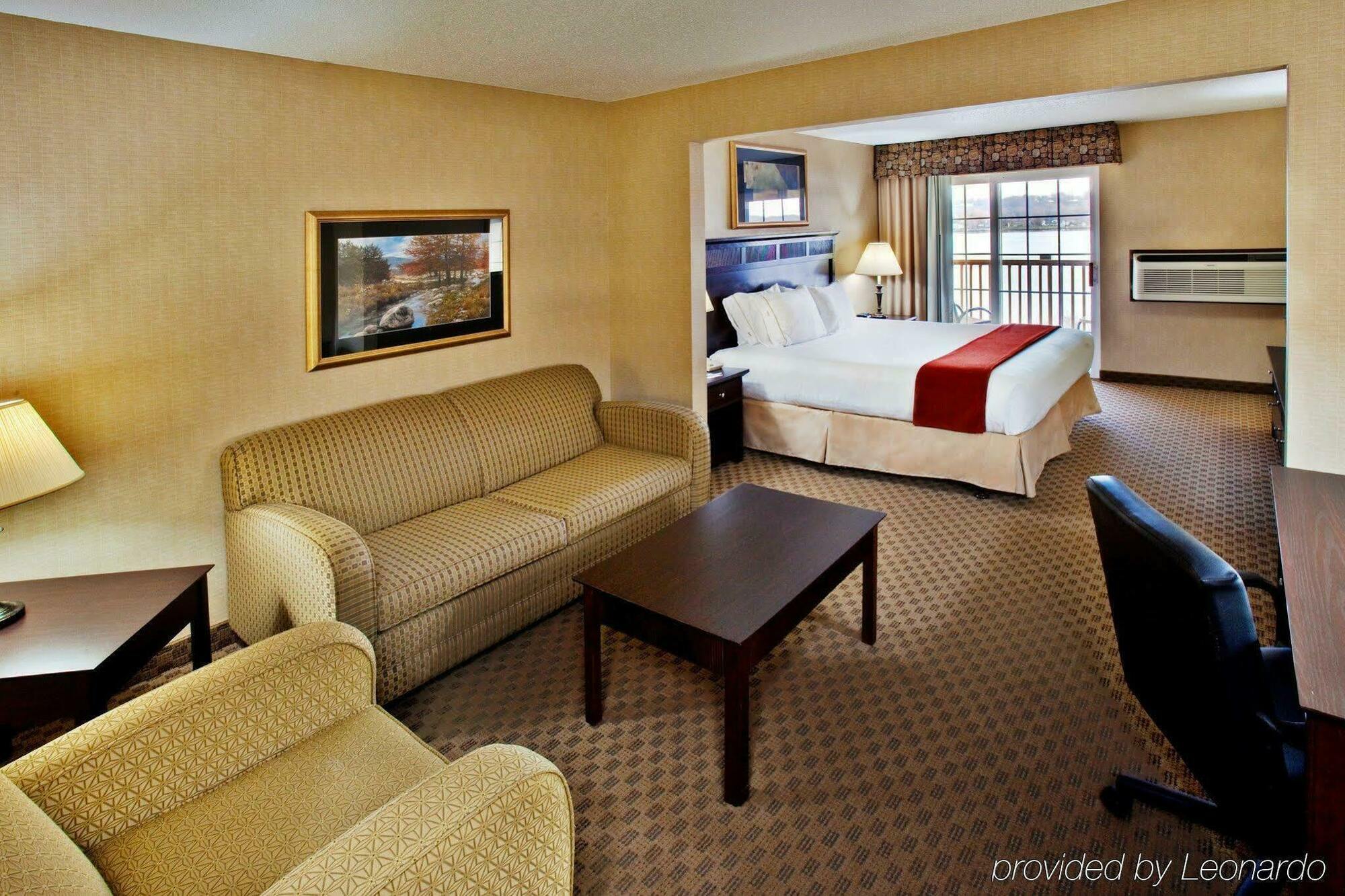 Holiday Inn Express Le Claire Riverfront-Davenport By Ihg Bagian luar foto