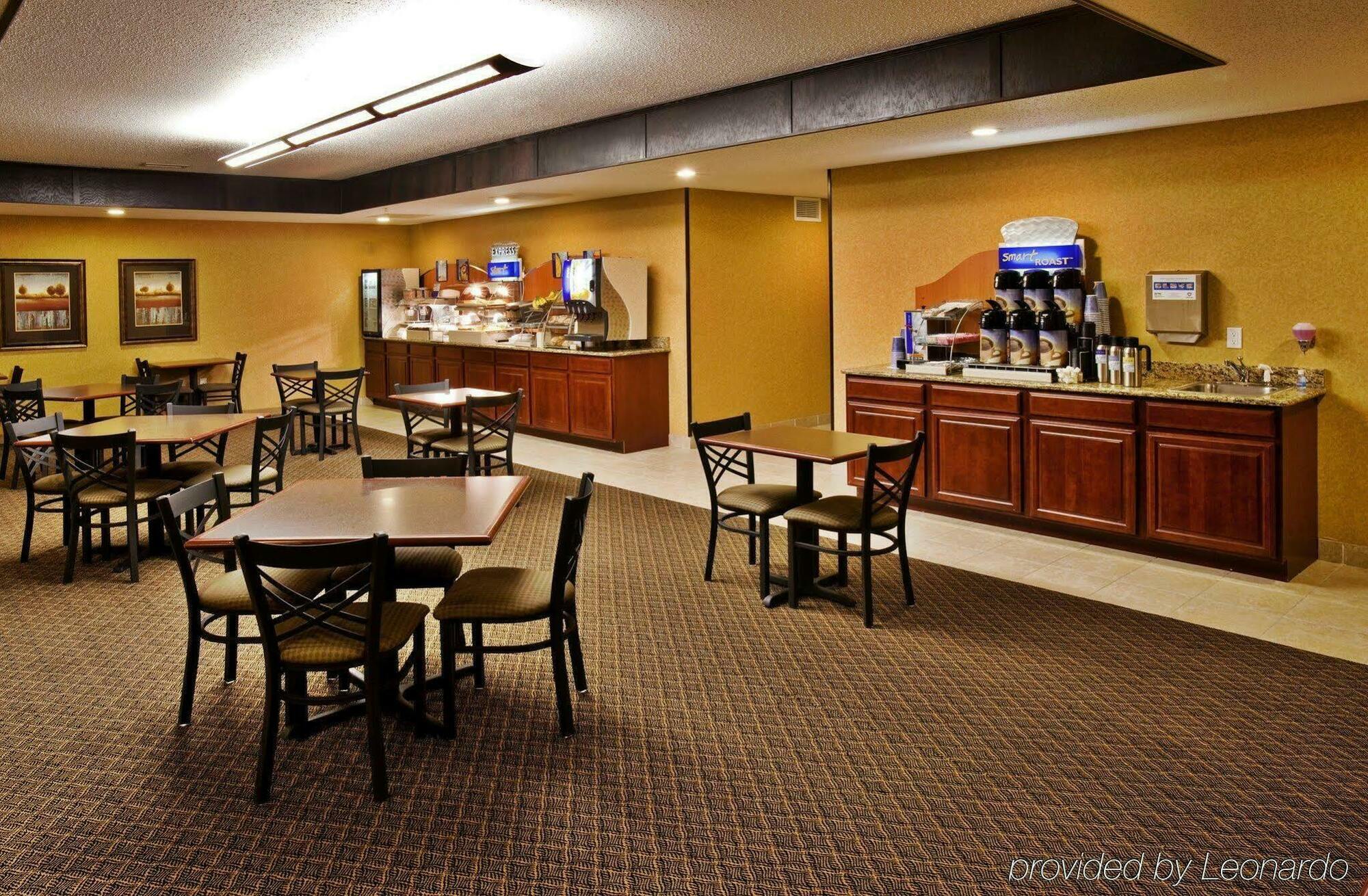 Holiday Inn Express Le Claire Riverfront-Davenport By Ihg Bagian luar foto