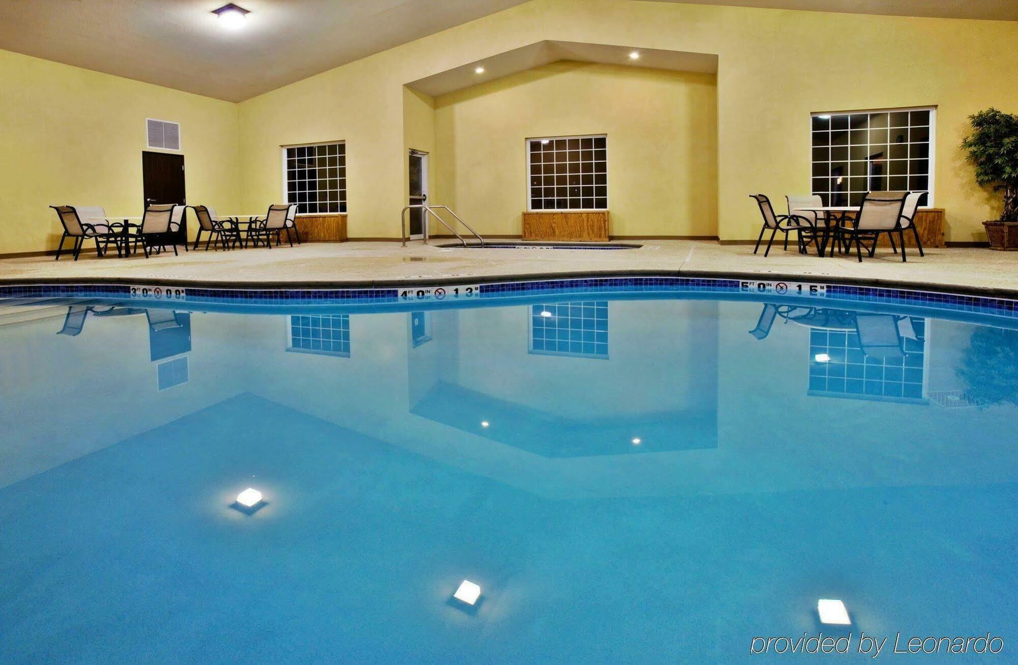 Holiday Inn Express Le Claire Riverfront-Davenport By Ihg Bagian luar foto
